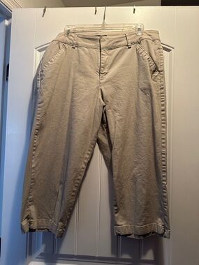 Lee Women’s Light Tan Capri Pants